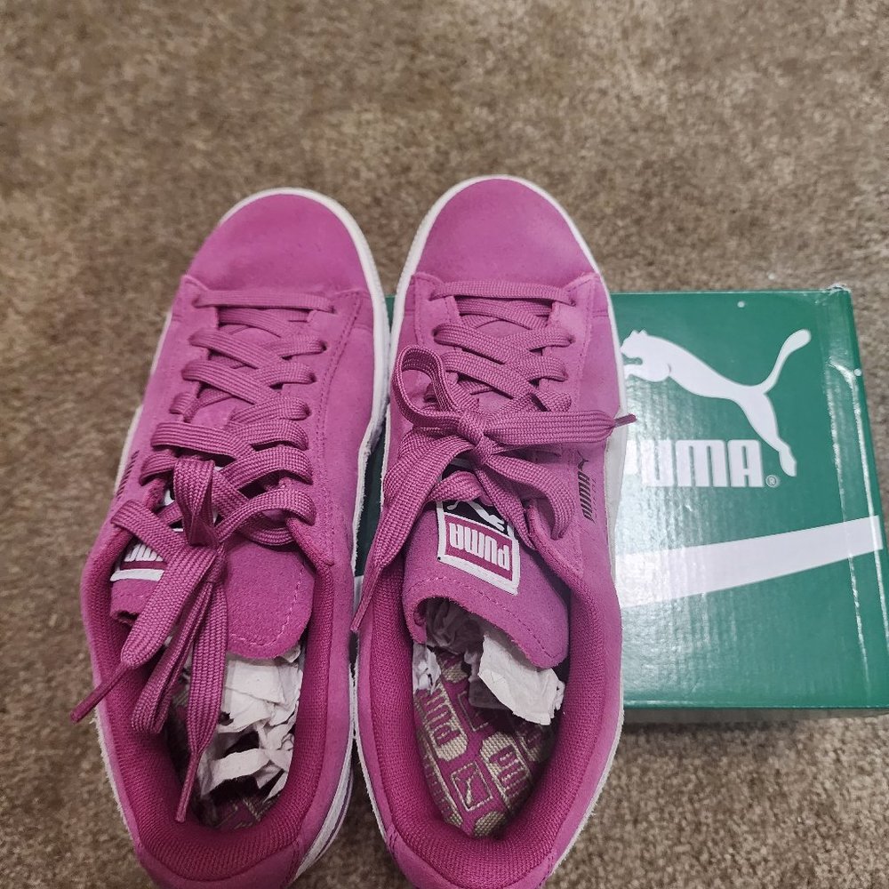 Women’s classic suede Puma sneakers in magenta haze and white